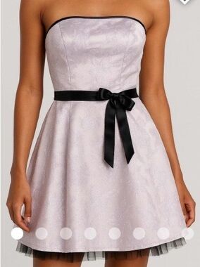 Vintage Gunne Sax Jessica McClintock
Strapless Lilac Silver Dress Size 9